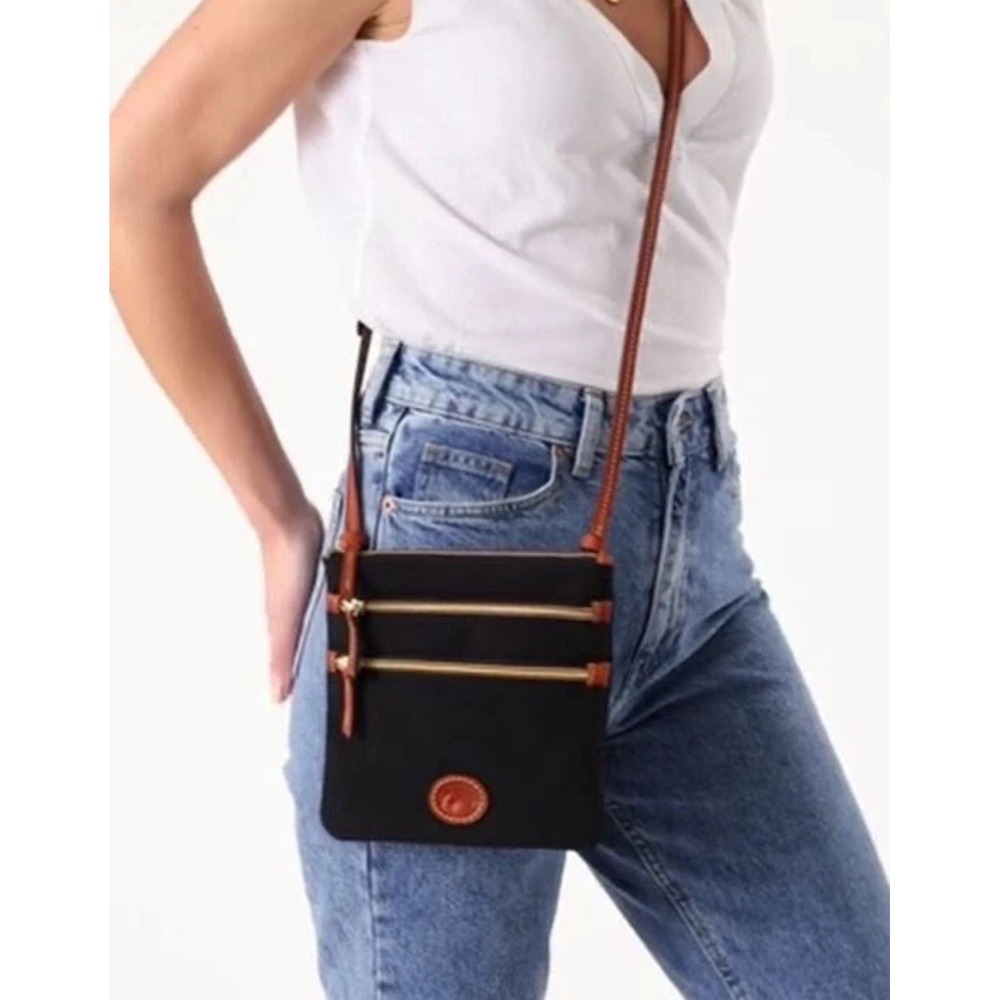 Vtg DOONEY & BOURKE Black Nylon North South Triple Zip Crossbody Messenger Bag‎
